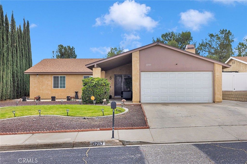 13757 Oakmont Dr