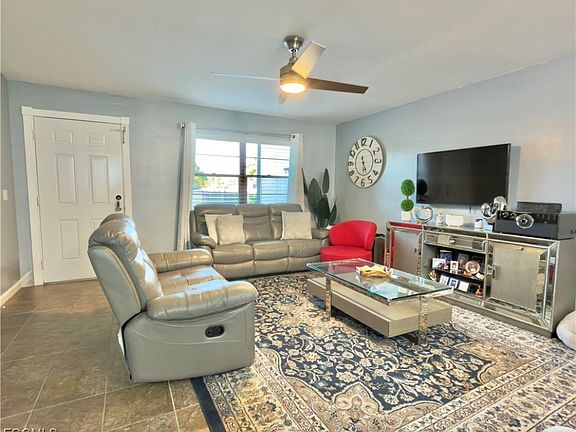 3rd image of 1104 SE 8th St APT 5