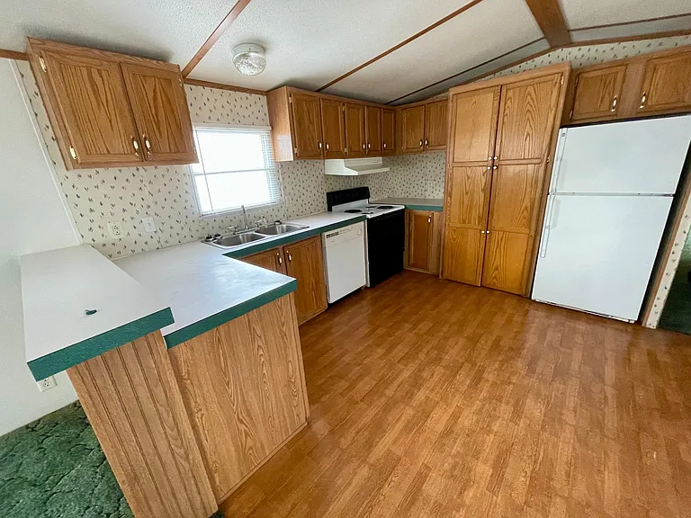 127 Crabapple Ln — Photo 4