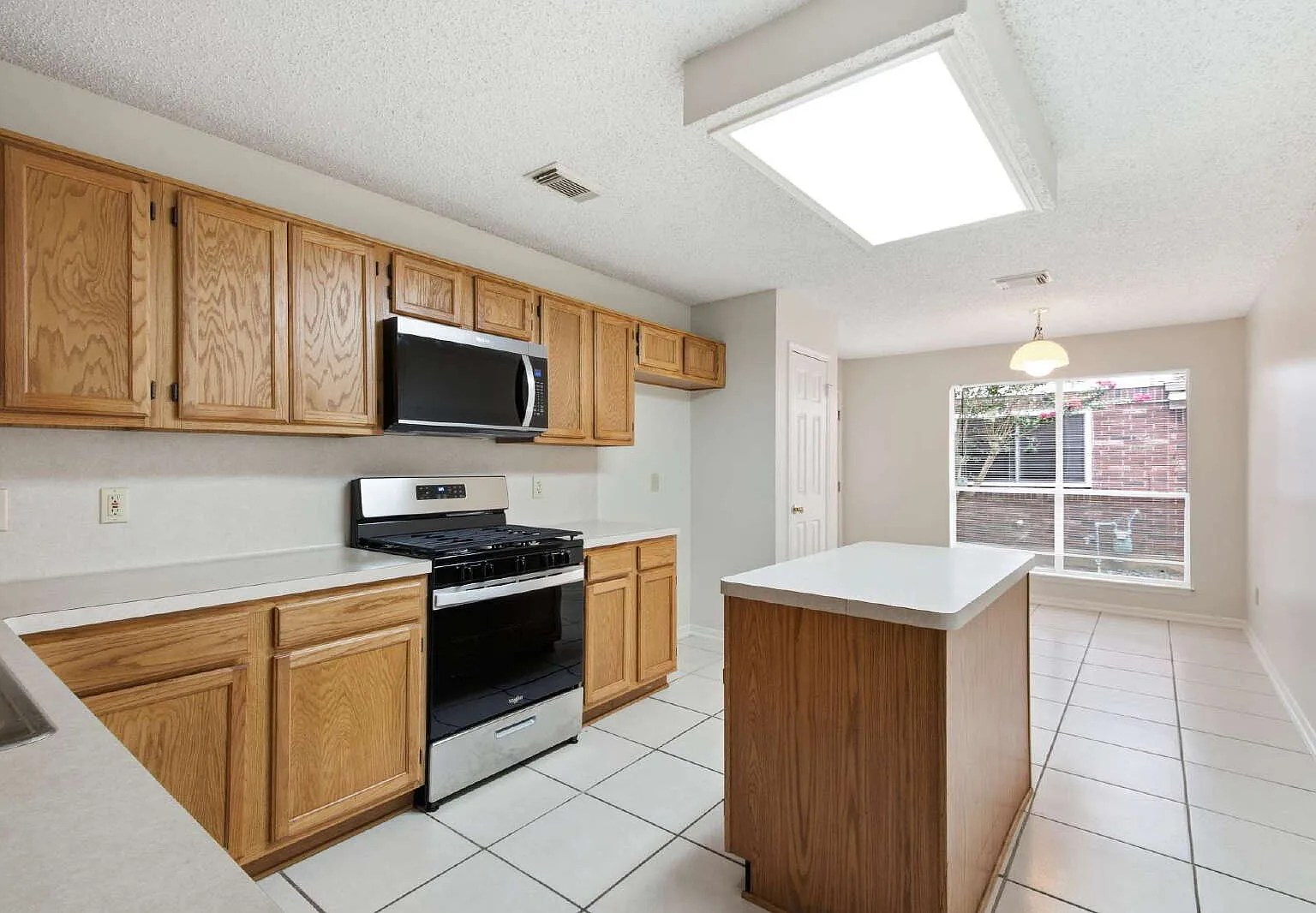 3 bed, 2.0 bath, 1763 sqft, $1,775 — Photo 1