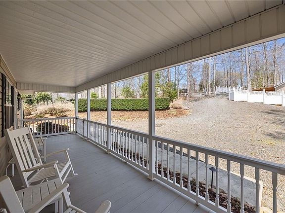 5th image of 435 Lake Dr #10