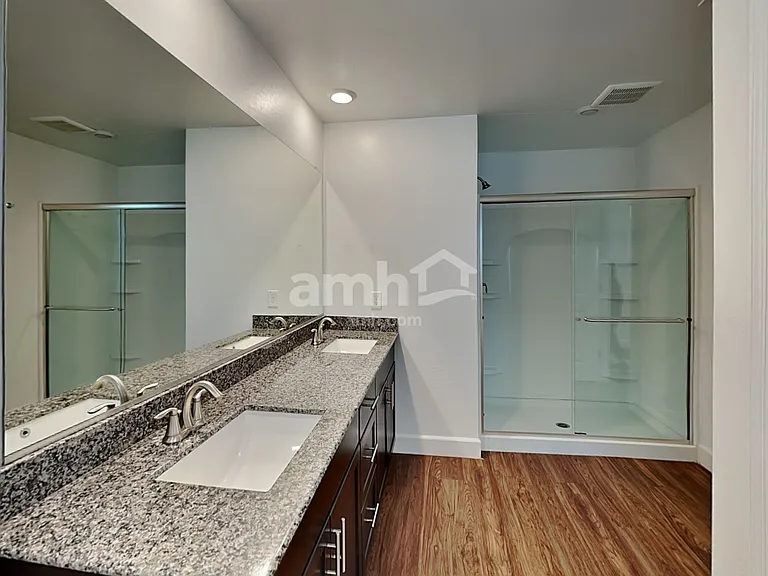 670 W Laredo Ave — Photo 8