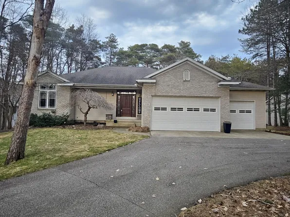 9248 Lake Gerald Dr NE, Sparta, MI 49345