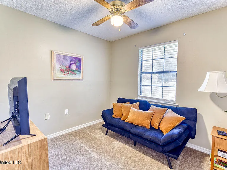 101 Pittman Dr — Photo 16