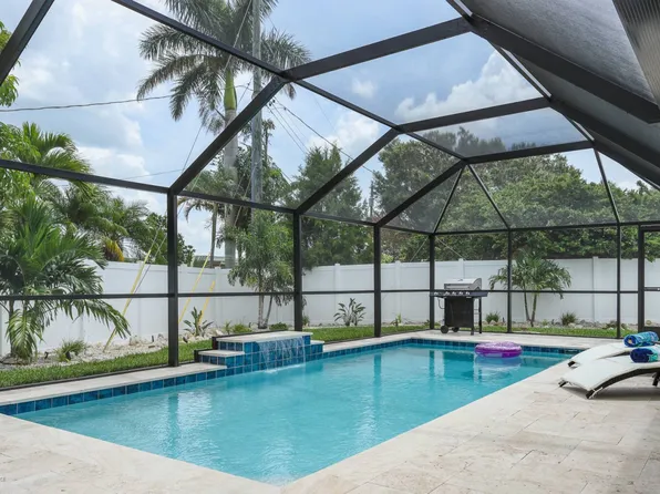 6836 Roxbury Dr, Sarasota, FL 34231