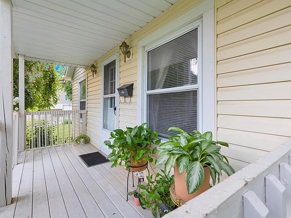 4th image of 374 Ballard Ave