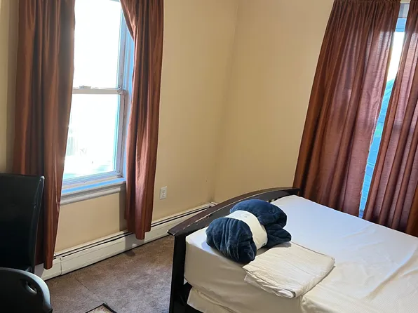 2 Mill Hill Ave #2, Bridgeport, CT 06610