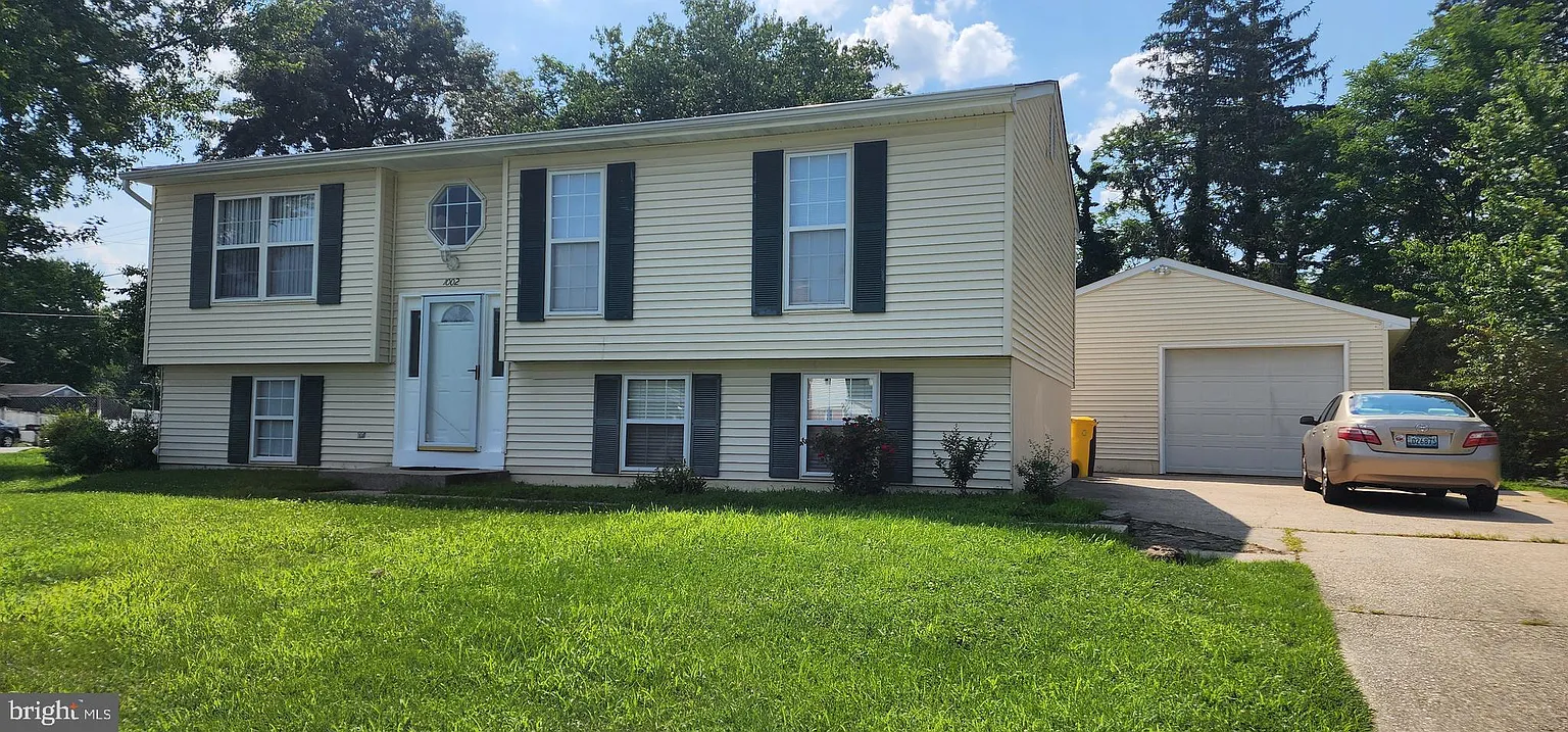 1002 Cayer Dr photo 1