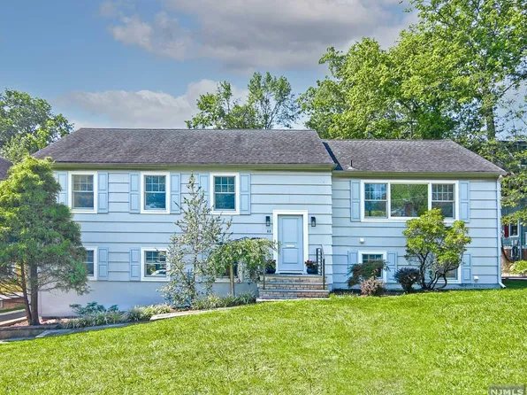 62 Mountain Ave, Millburn, NJ 07041