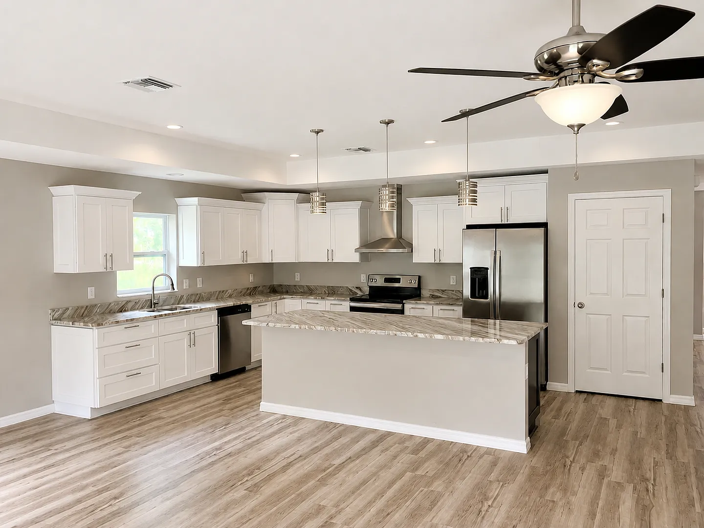 Spacious 3BR/2BA Home w/ Vaulted Ceilings & Granite Countertops! — Photo 3