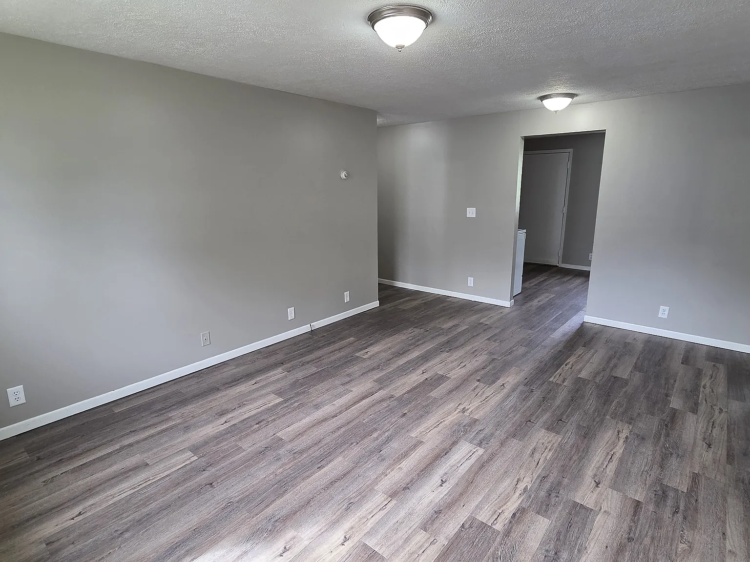 3 bed, 912 sqft, $1,280 — Photo 1