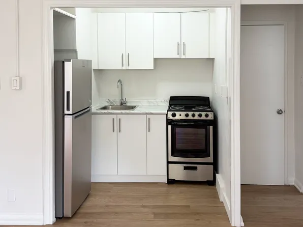 44 Balliol St #34, Toronto, ON M4S 1C1