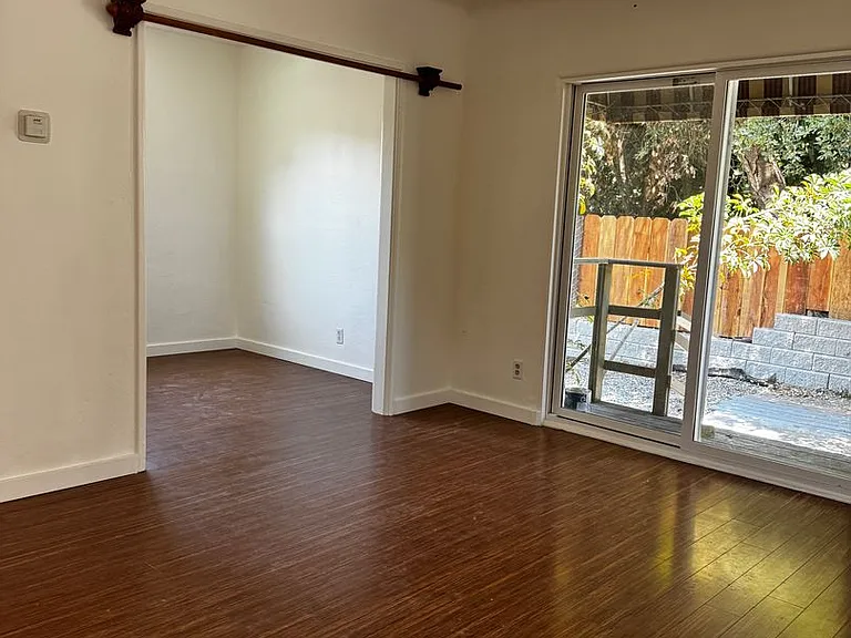 2711 Soquel Ave — Photo 2