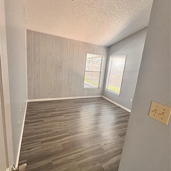 2070 Sarah Louise Dr — Photo 30