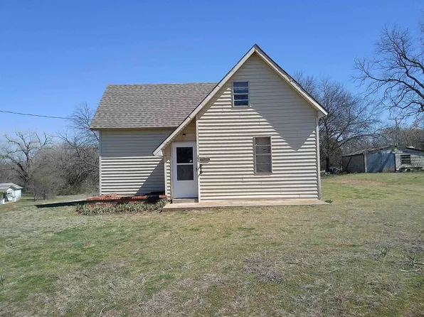 300 S 8th St, Comanche, OK 73529