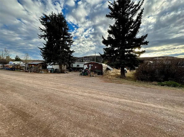 205 W Clark St, Raynesford, MT 59469