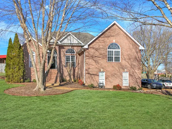 301 Covington Bnd, White House, TN 37188