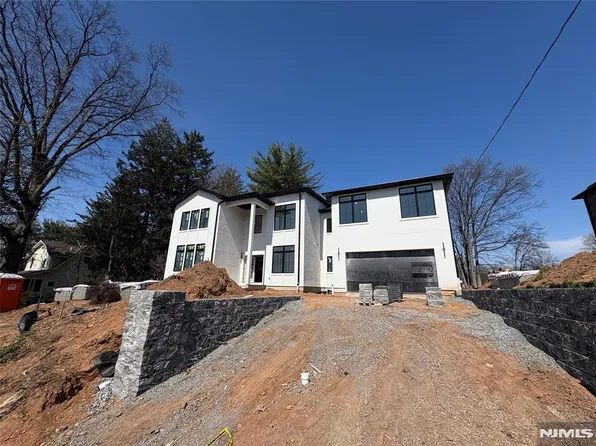 150 Howland Ave, River Edge, NJ 07661