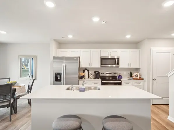 Pattison Plan, Ruby Rose Townhomes