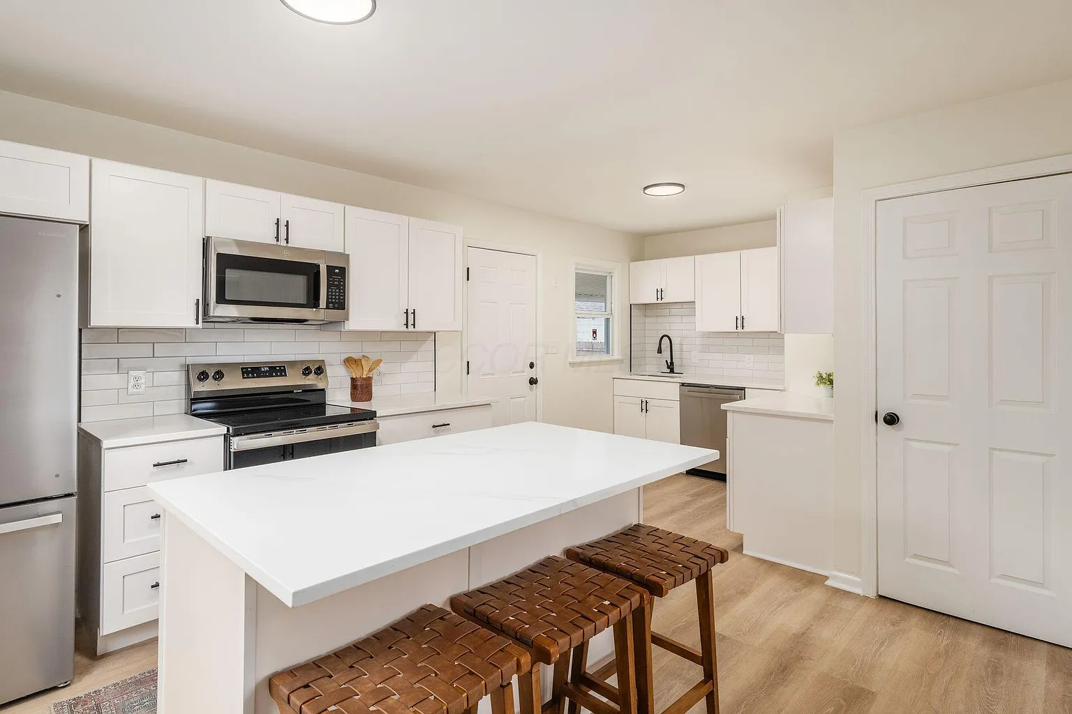 3281 Oaklawn St photo 1