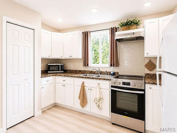 5th image of 8895 Victoria Ln