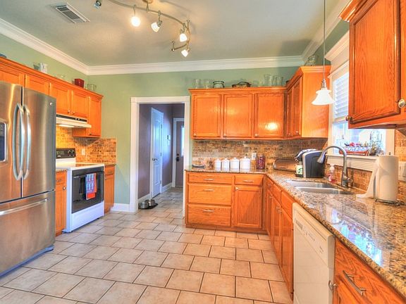3rd image of 32815 Poplar Ct