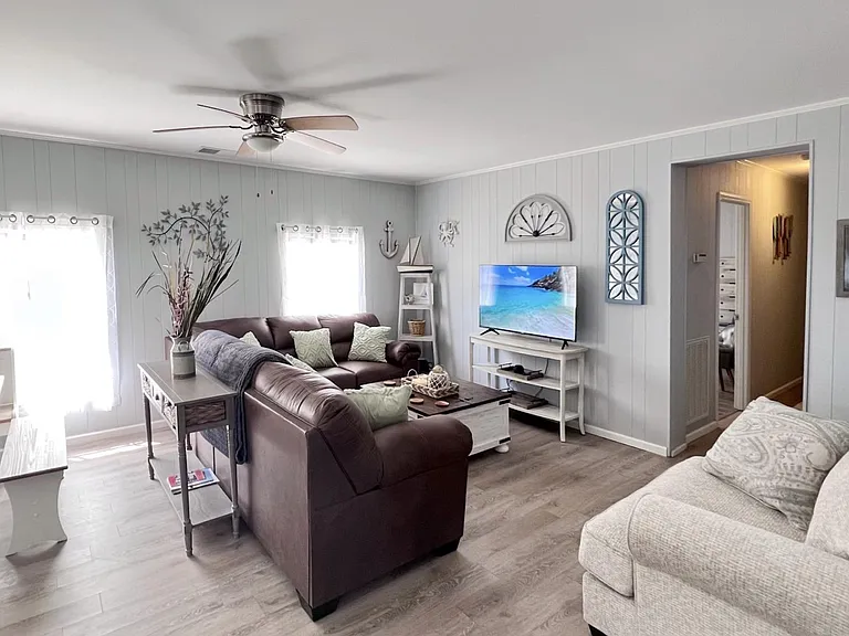 205 Barefoot Ln #B — Photo 14