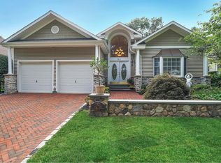 52 Redan Dr, Smithtown, NY 11787