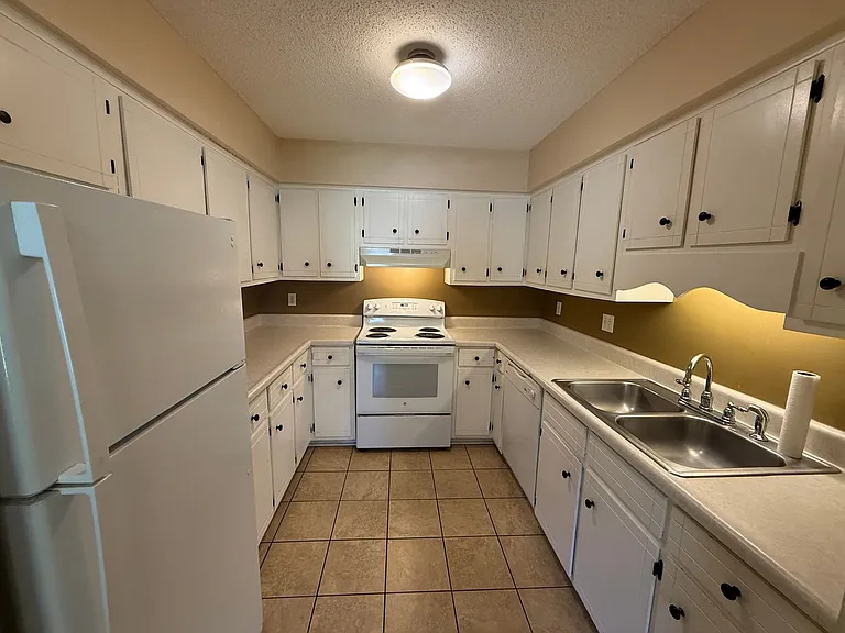 9221 Beatrice Dr — Photo 6