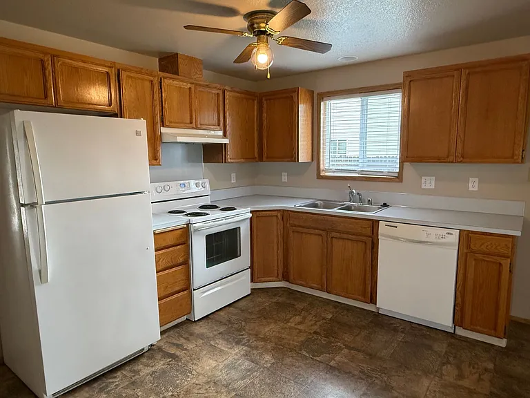 2179 Dahlia St — Photo 6