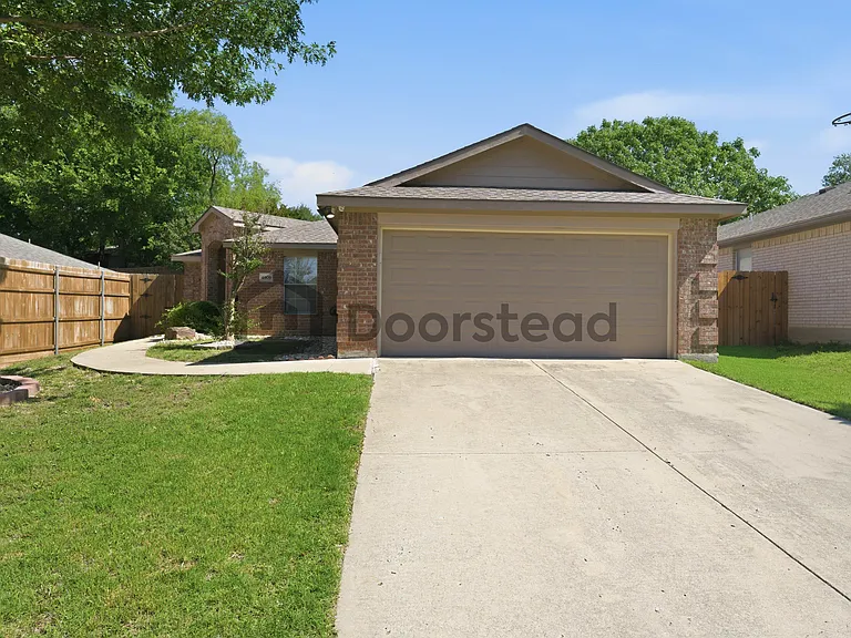 4909 Mountain Ridge Ln — Photo 2