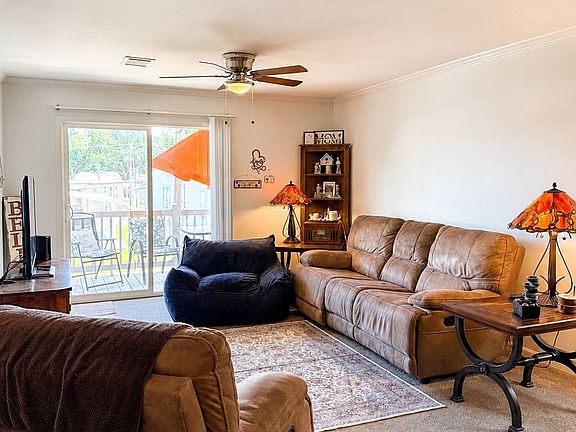 3rd image of 133 Oakhill View Dr