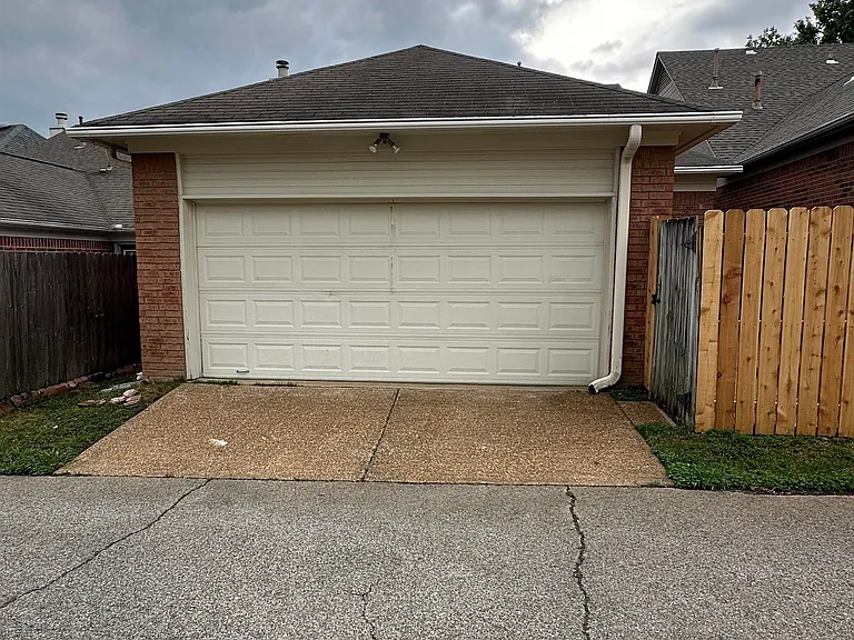 596 Ashley Glen Cir W — Photo 28