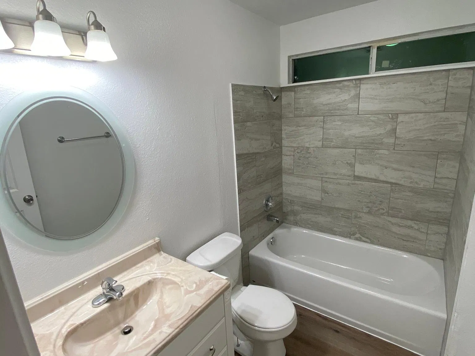 3 bed, 1212 sqft, $1,295 — Photo 2