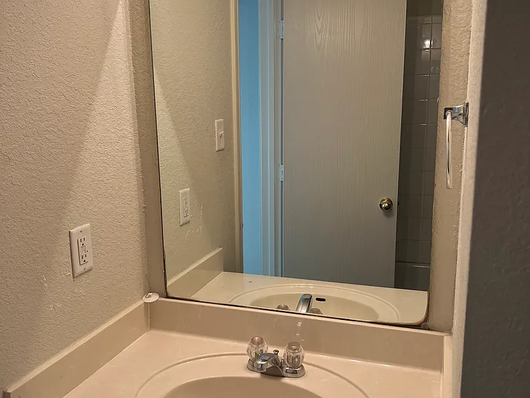 411 Creek St — Photo 12