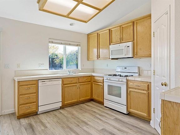 5th image of 9813 Orino Ct