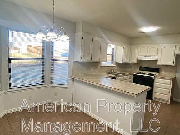 5th image of 1132 N Hickory Dr