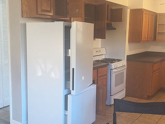 4th image of 1329 Greenbay Ave