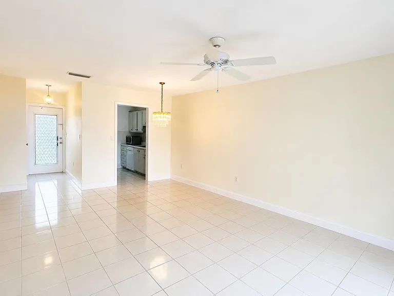2200 Diana Dr #410 — Photo 9