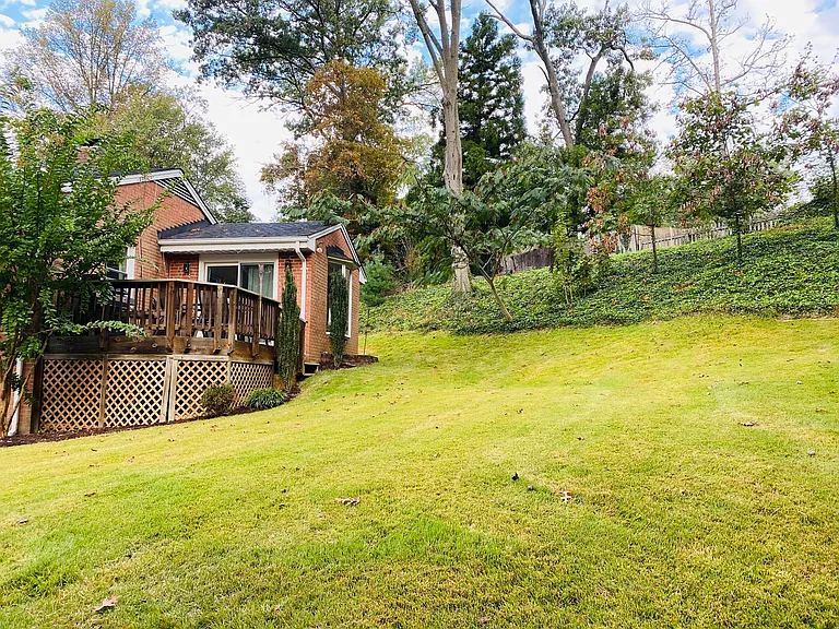 6710 Bracken Ct — Photo 2