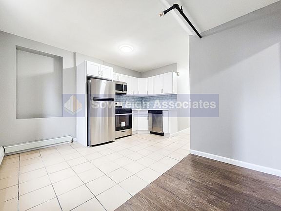 4th image of 215 W 3rd St #2B