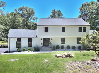 1 Ravenwood Dr, Weston, CT 06883