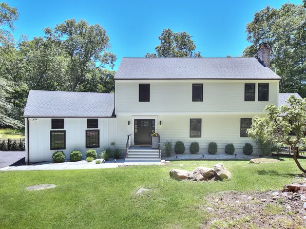 1 Ravenwood Drive, Weston, CT 06883