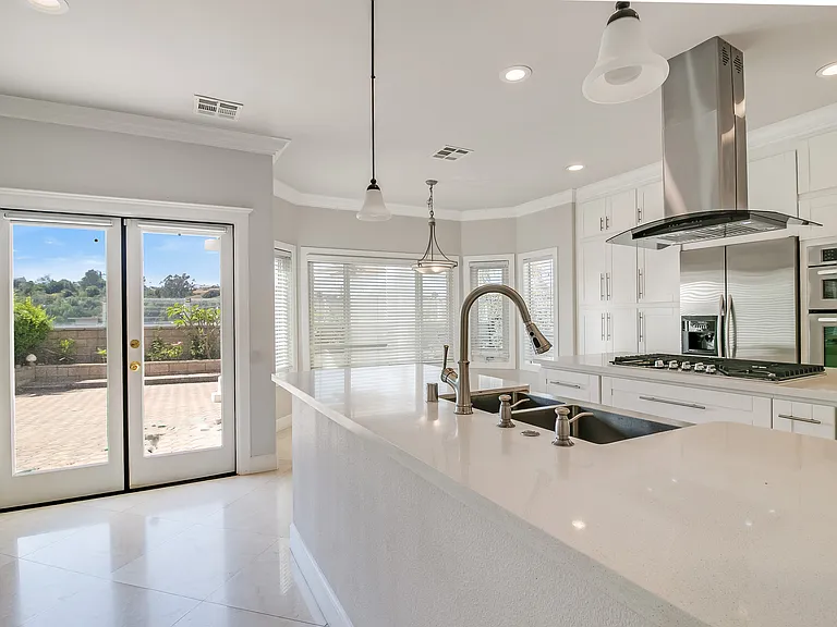 24241 Rue De Cezanne — Photo 7