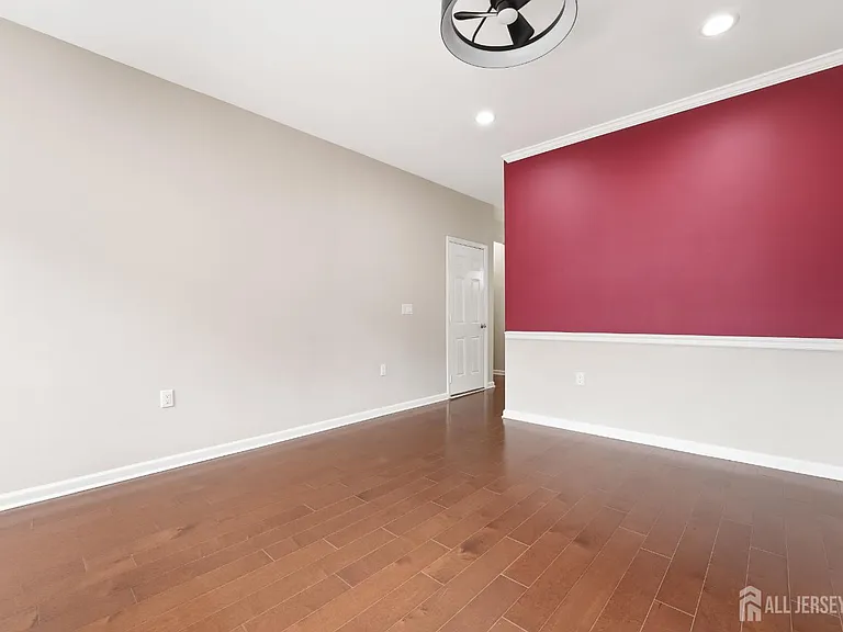 105 Pearce Ln S — Photo 13