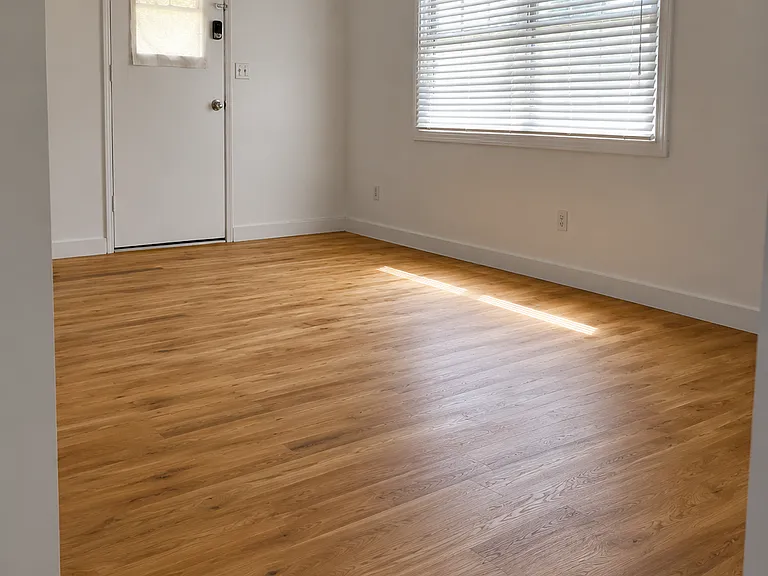 1160 La Salle Ave — Photo 10
