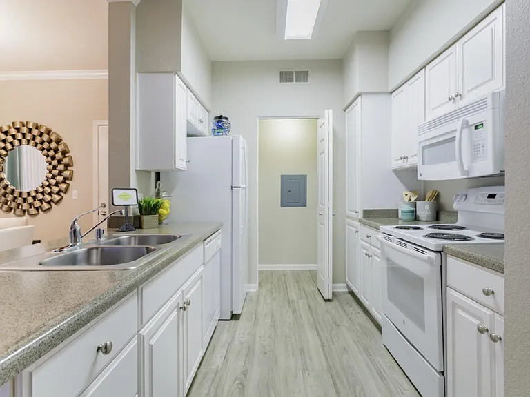 Lake Point Apartments — Photo 73