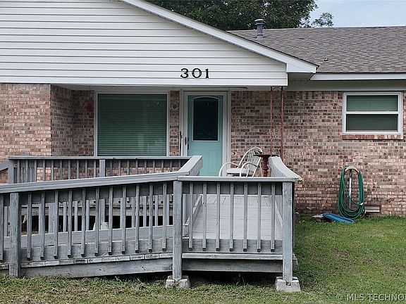 5th image of 301 N County Line Rd