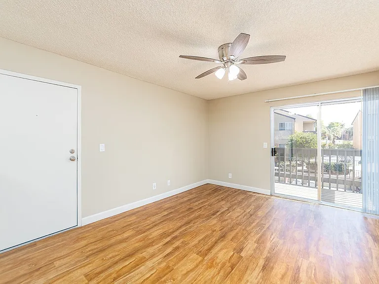 Willow Creek Apartments — Photo 7