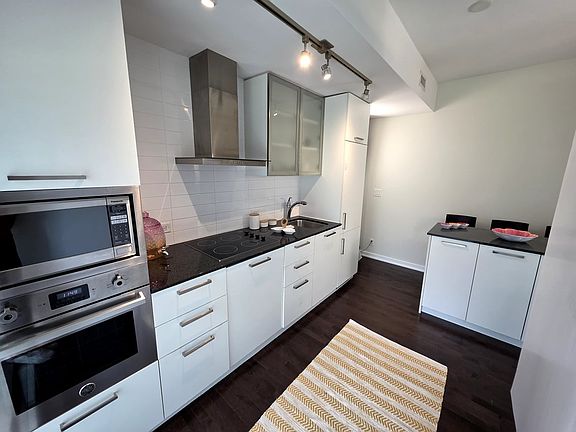 4th image of 12 York St #3100